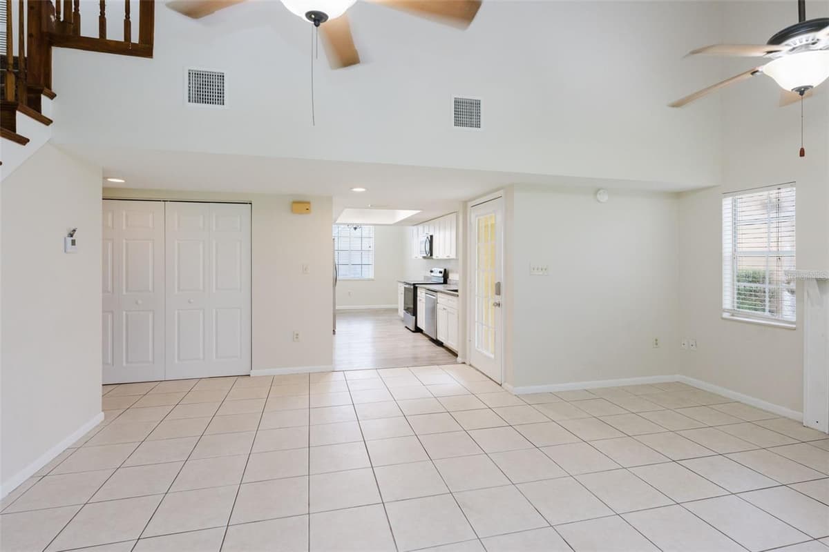 3614 PINE KNOT DRIVE — photo 8 of 32