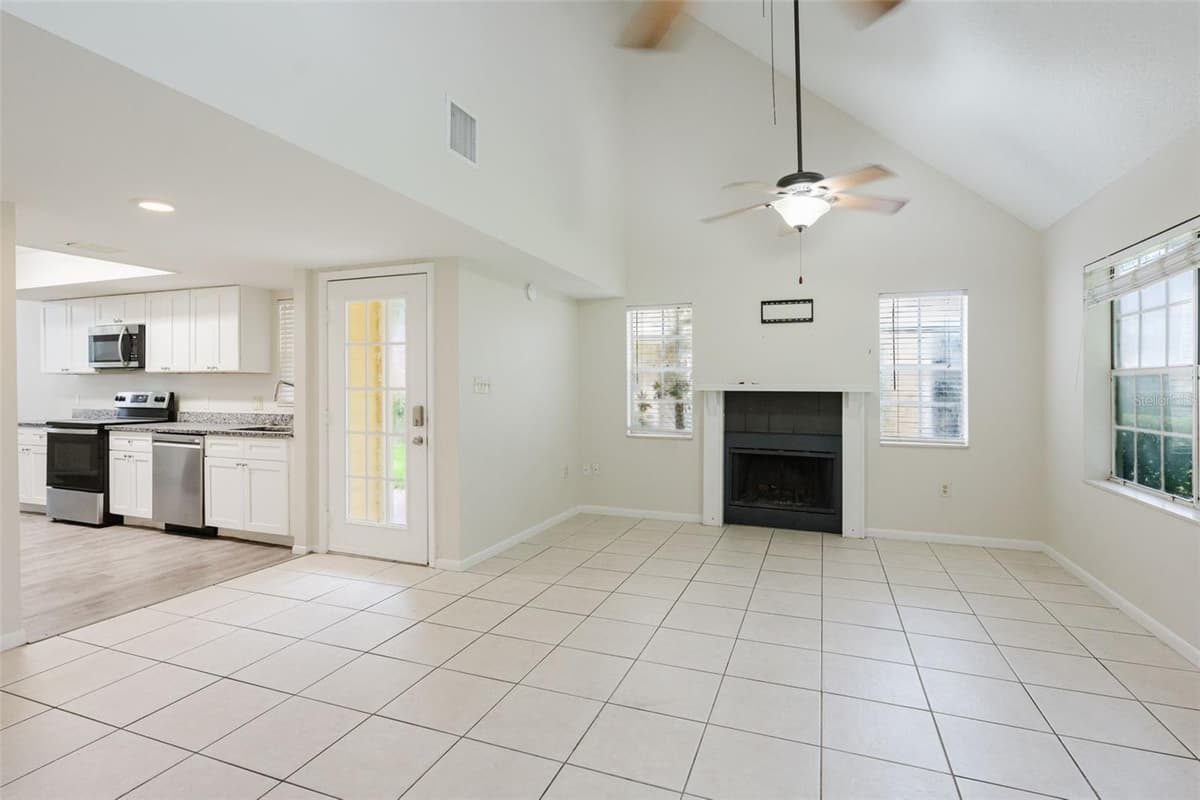 3614 PINE KNOT DRIVE — photo 12 of 32