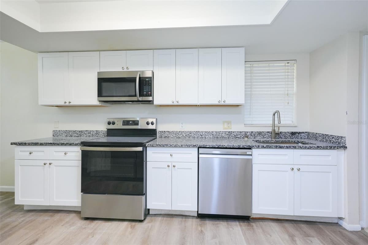 3614 PINE KNOT DRIVE — photo 15 of 32