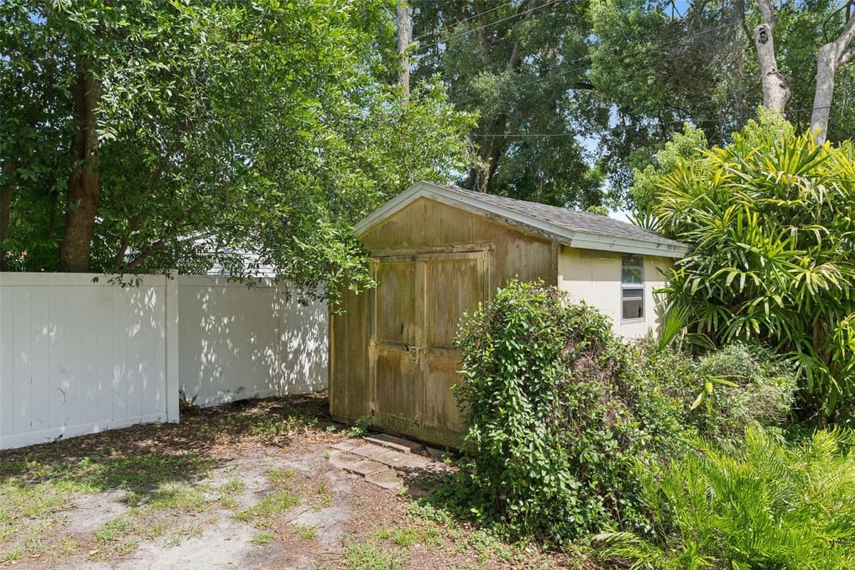 618 BURKE STREET — photo 38 of 53