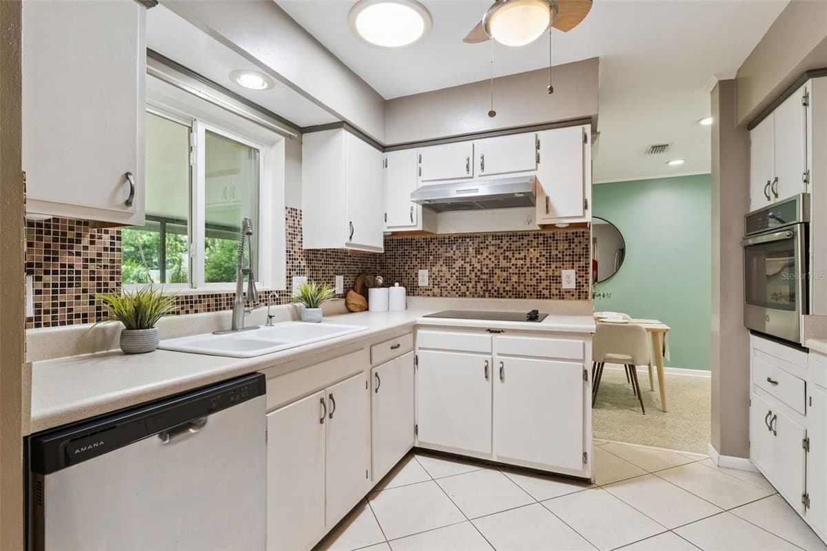 618 BURKE STREET — photo 21 of 53