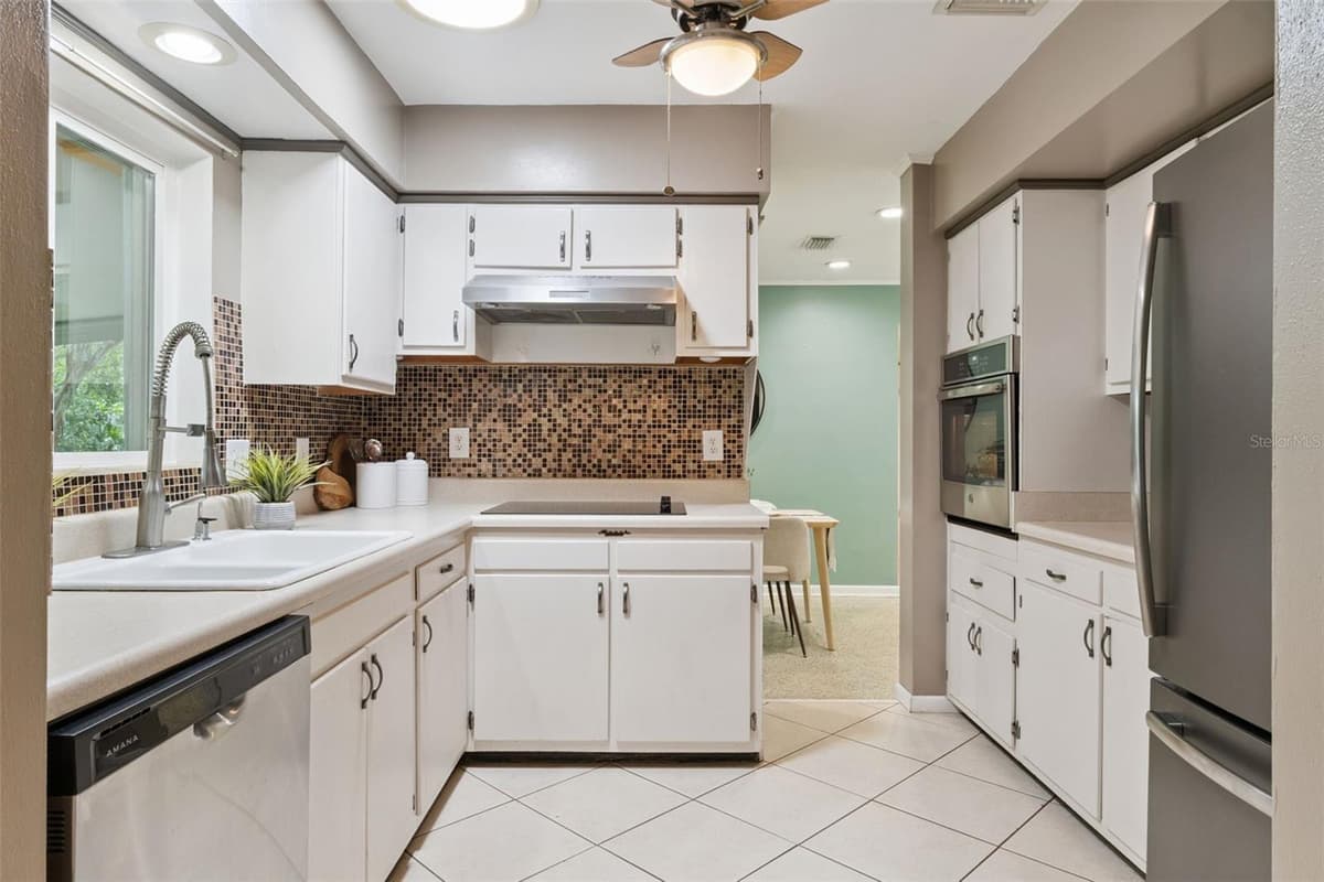 618 BURKE STREET — photo 18 of 53