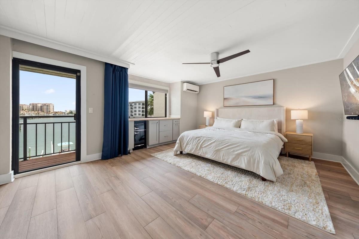 240 WINDWARD PSGE — photo 13 of 46