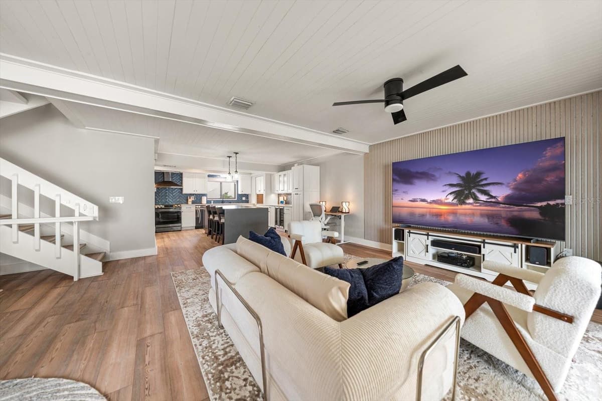 240 WINDWARD PSGE — photo 9 of 46