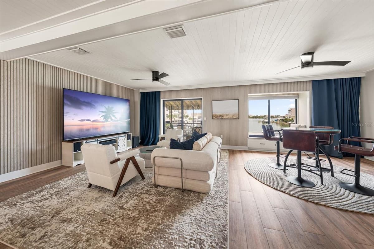 240 WINDWARD PSGE — photo 10 of 46