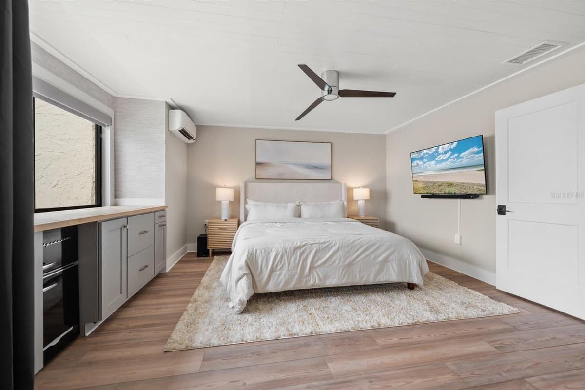 240 WINDWARD PSGE — photo 15 of 46
