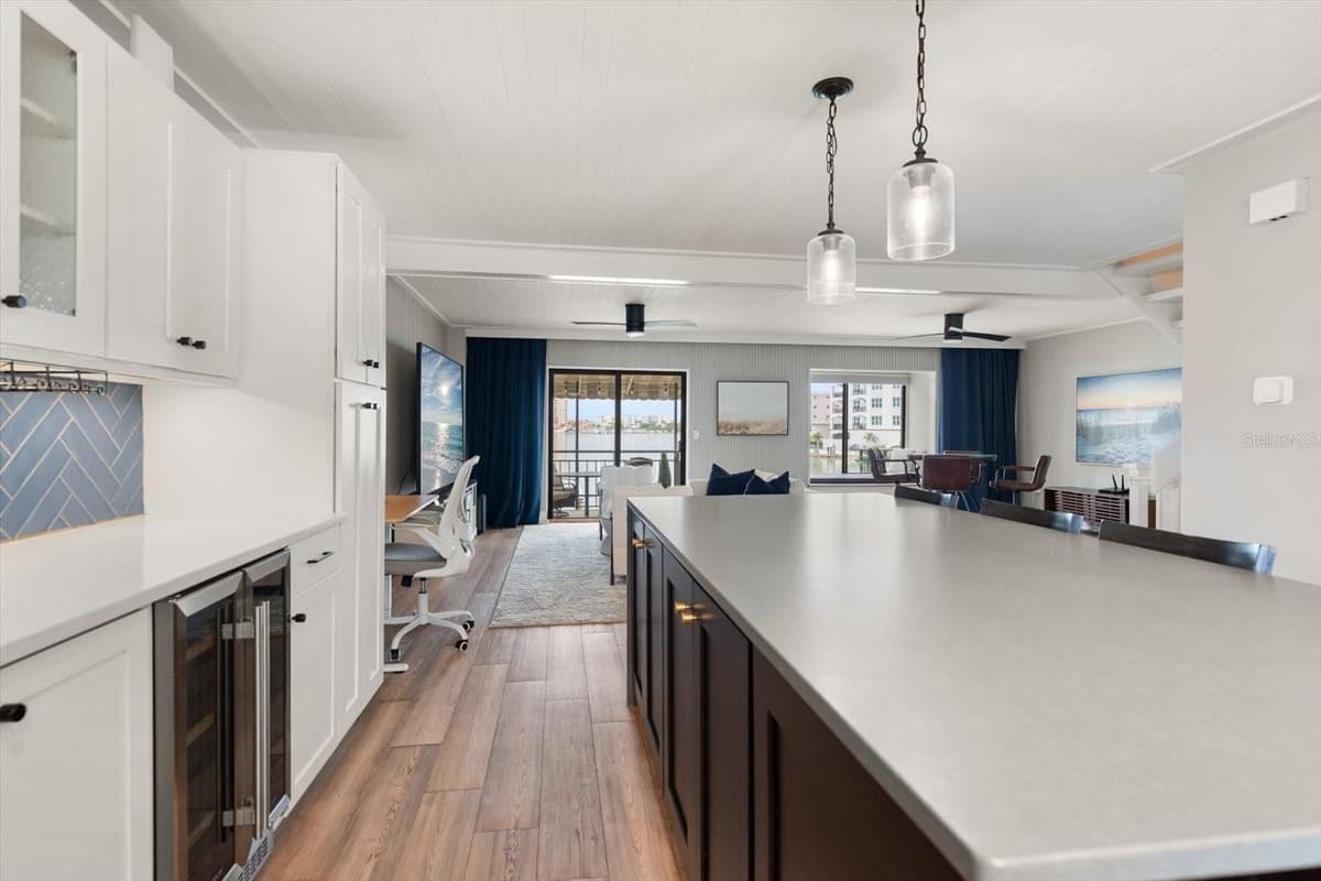 240 WINDWARD PSGE — photo 8 of 46