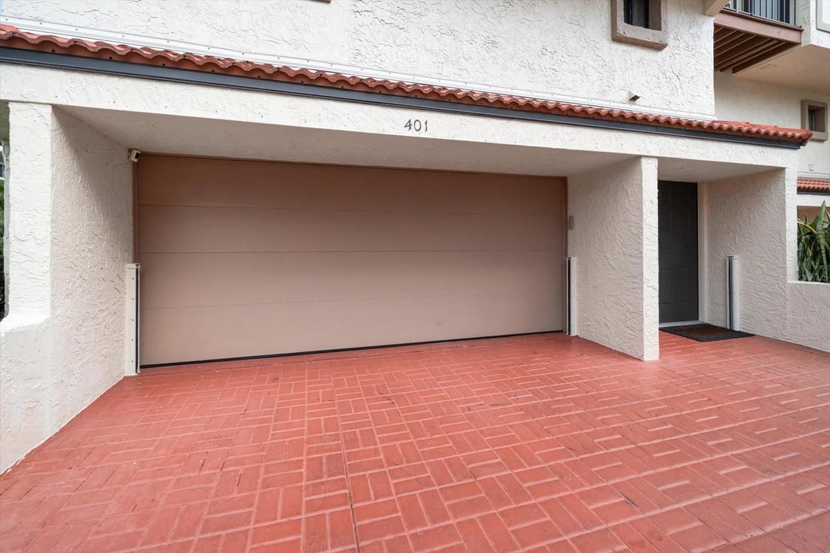 240 WINDWARD PSGE — photo 39 of 46