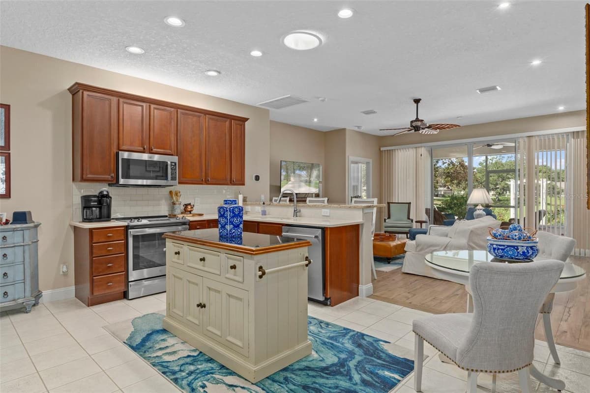6264 GLYNBORNE LOOP — photo 8 of 48