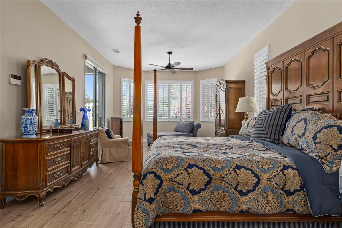 6264 GLYNBORNE LOOP — photo 15 of 48