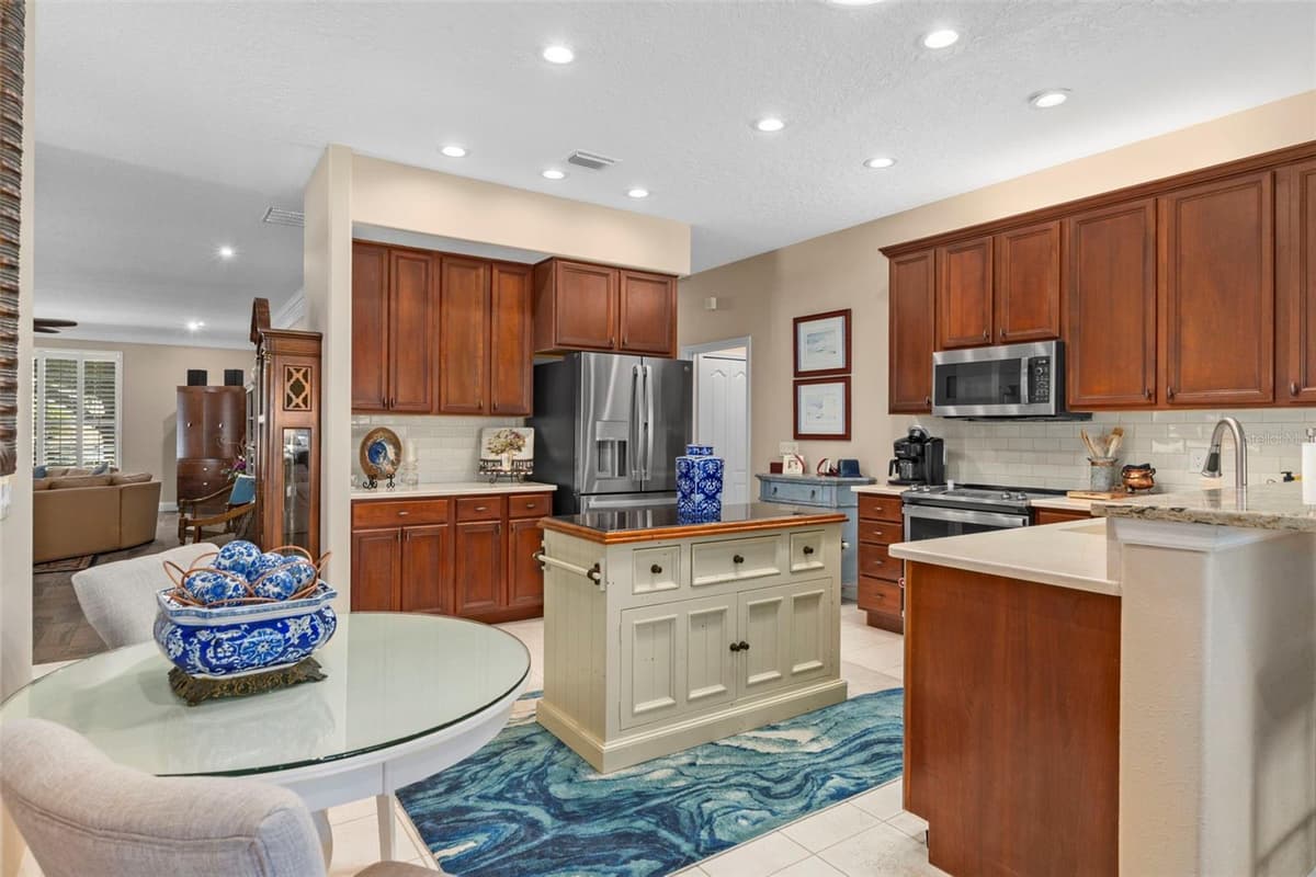 6264 GLYNBORNE LOOP — photo 9 of 48