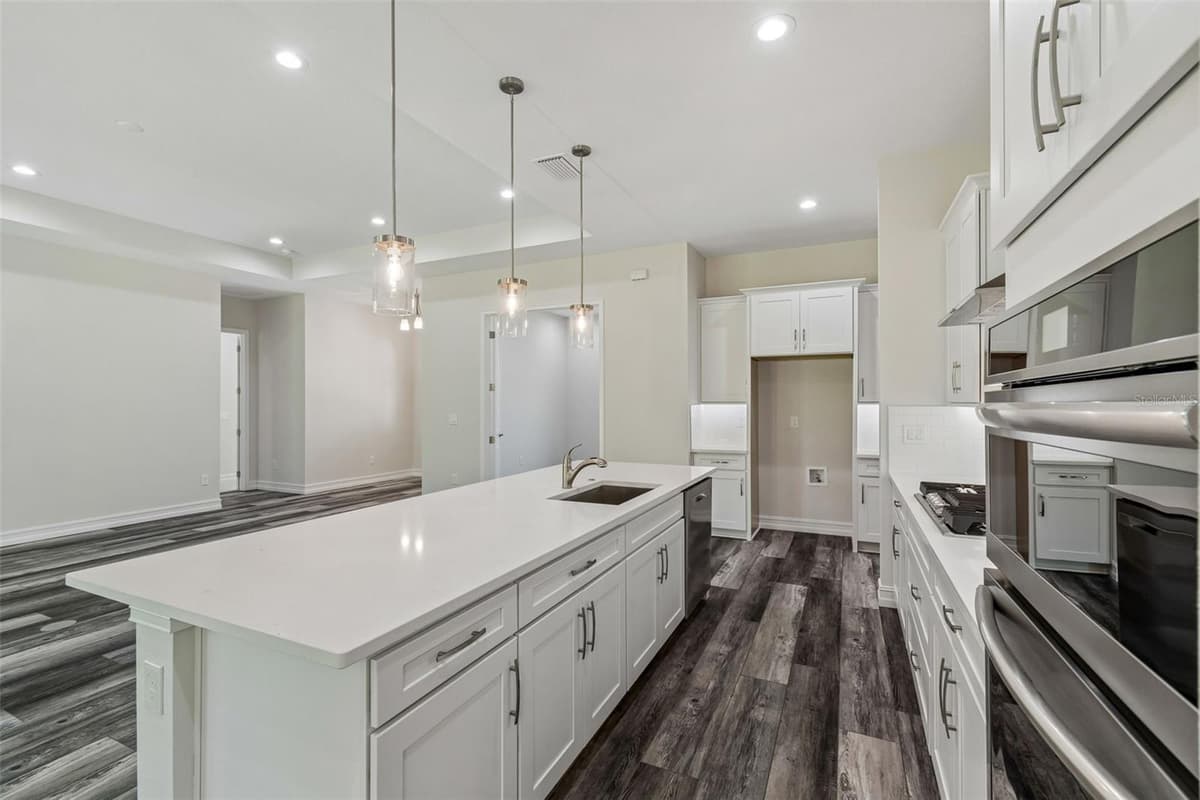 4880 HICKORY OAK DRIVE — photo 9 of 62