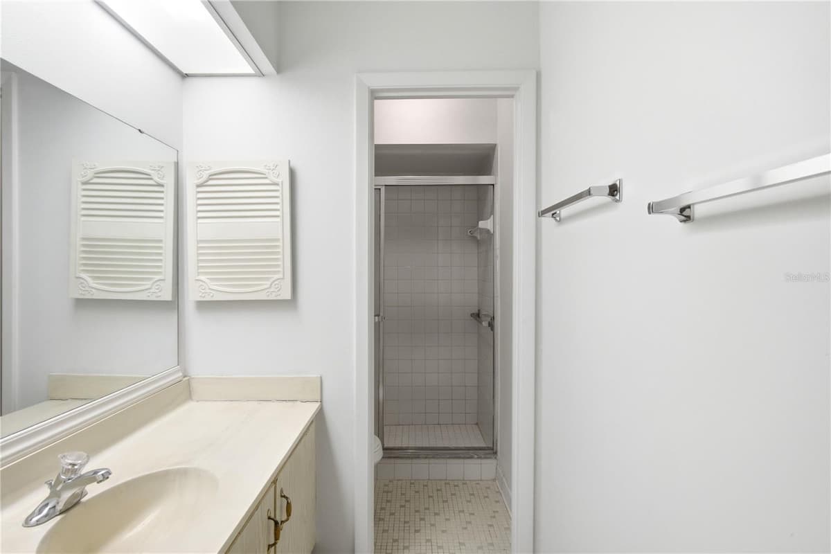 520 WINDMEADOWS STREET — photo 19 of 46