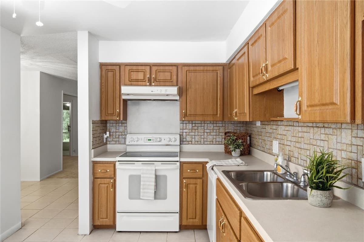 520 WINDMEADOWS STREET — photo 10 of 46