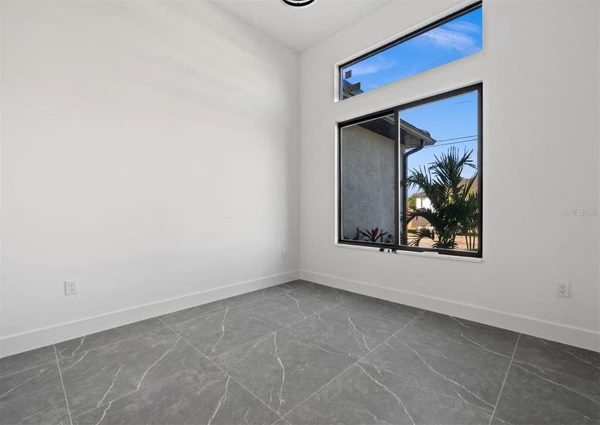 109 37TH PL PLACE — photo 33 of 50