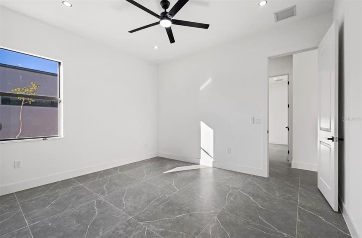 109 37TH PL PLACE — photo 31 of 50