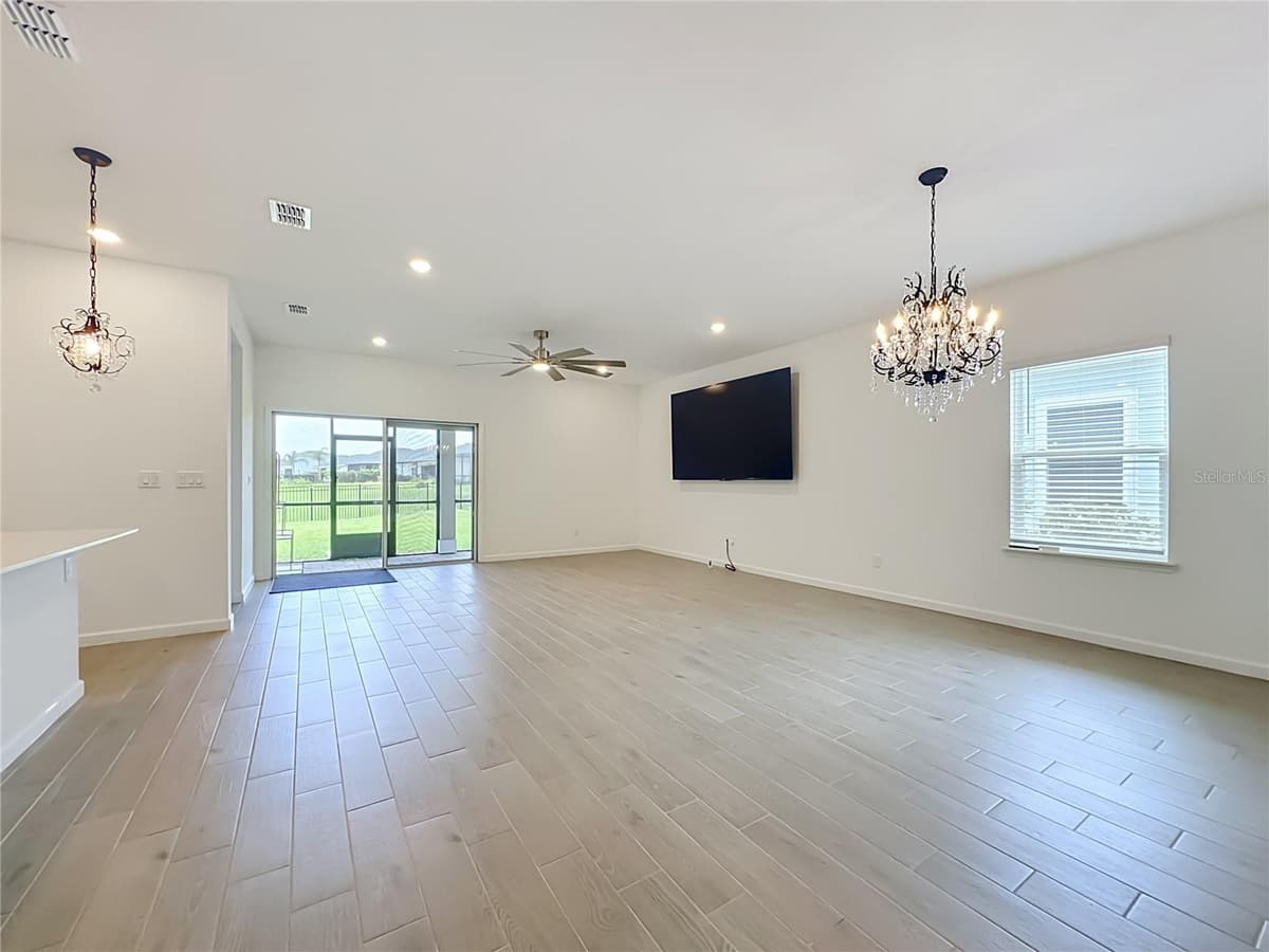 3153 TUPELO LOOP — photo 10 of 32