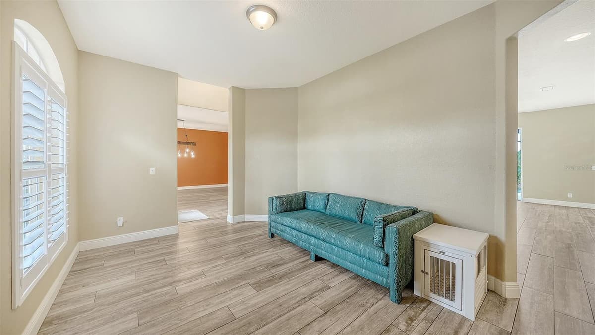 116 NEW BRITON COURT — photo 5 of 43