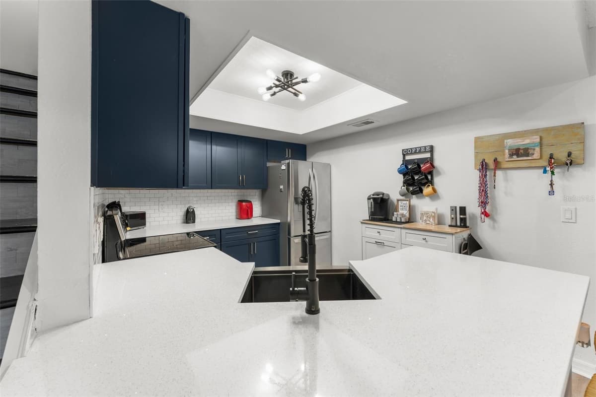 872 BAY LAKE COURT — photo 14 of 58
