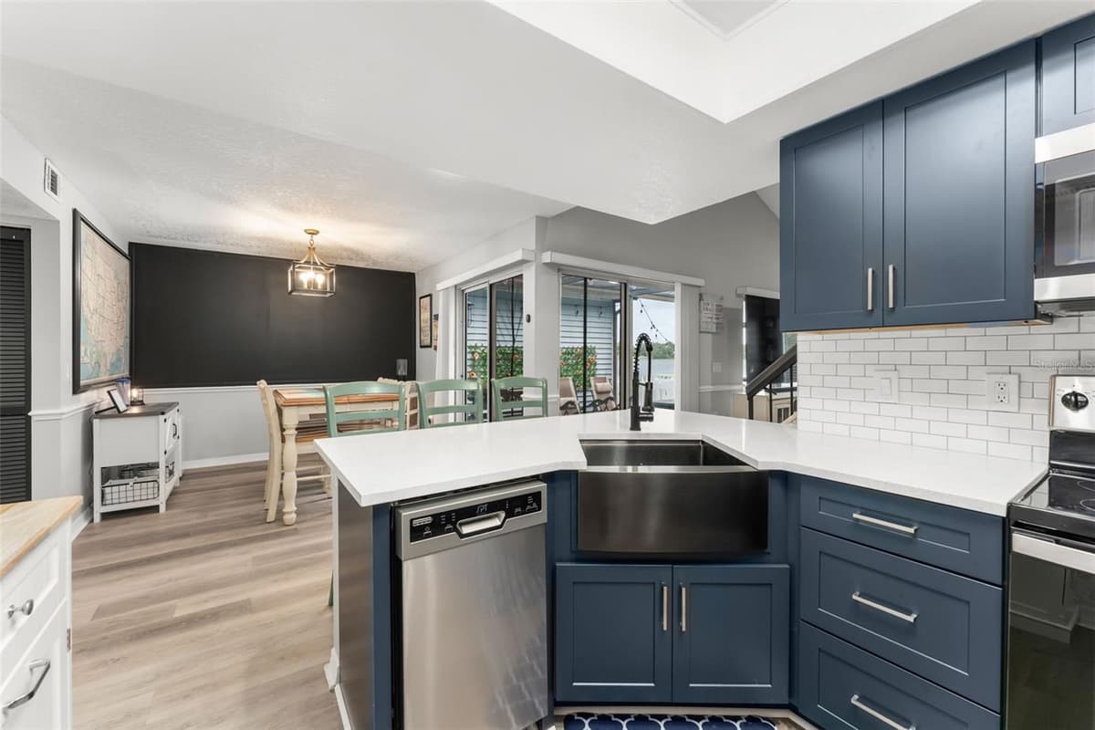 872 BAY LAKE COURT — photo 15 of 58