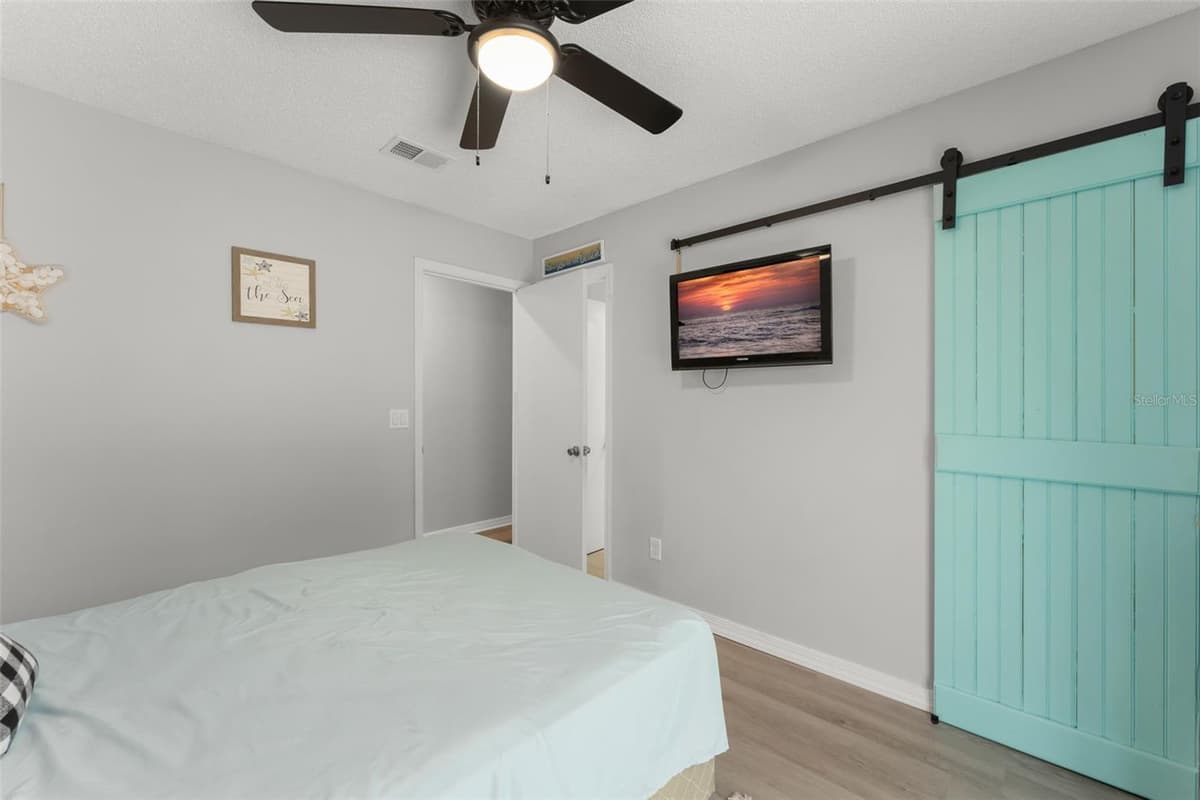 872 BAY LAKE COURT — photo 24 of 58