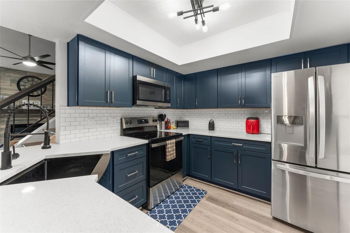 872 BAY LAKE COURT — photo 13 of 58