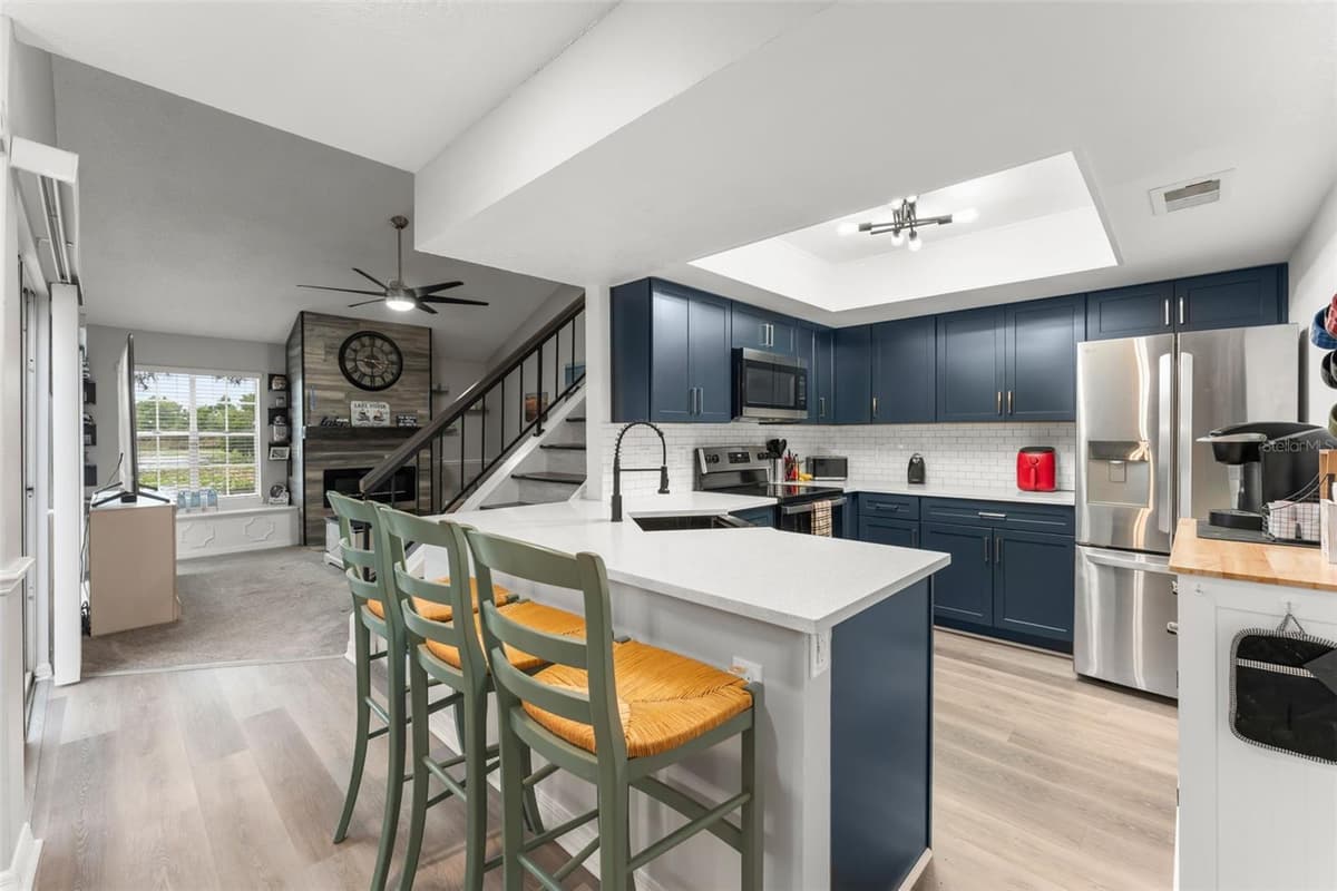 872 BAY LAKE COURT — photo 12 of 58