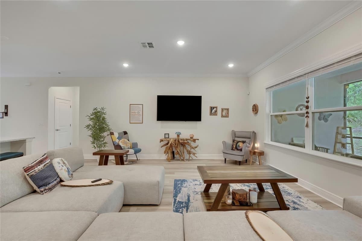 32 CARNATION COURT — photo 10 of 50