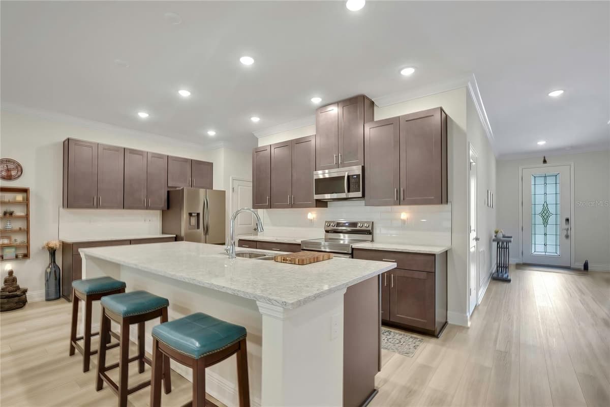 32 CARNATION COURT — photo 12 of 50