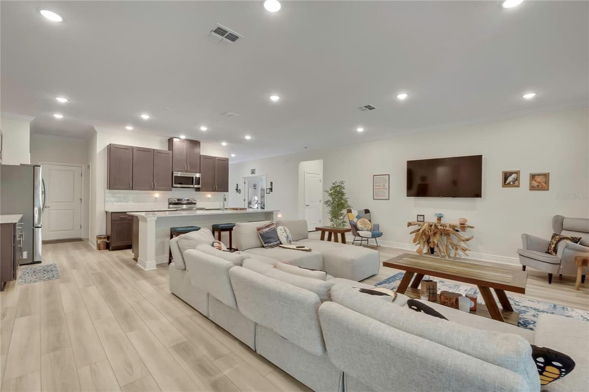 32 CARNATION COURT — photo 9 of 50