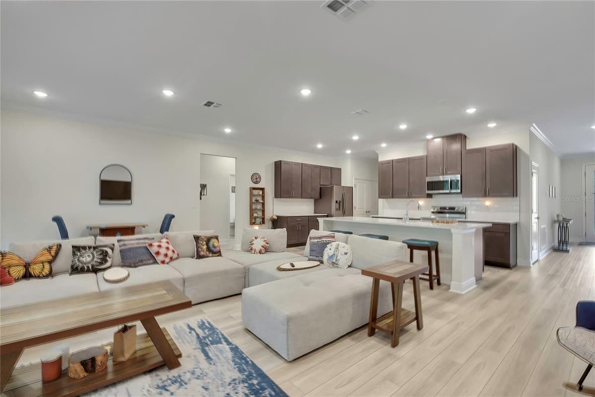 32 CARNATION COURT — photo 11 of 50