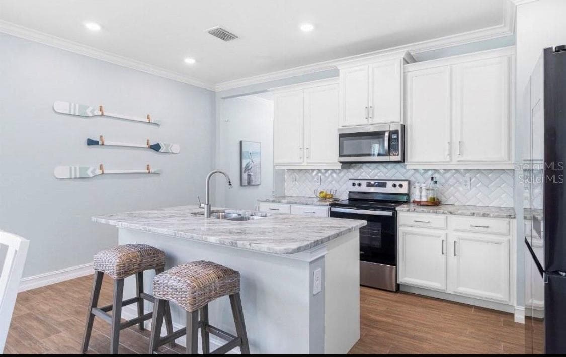 200 SOLIERA STREET — photo 12 of 25