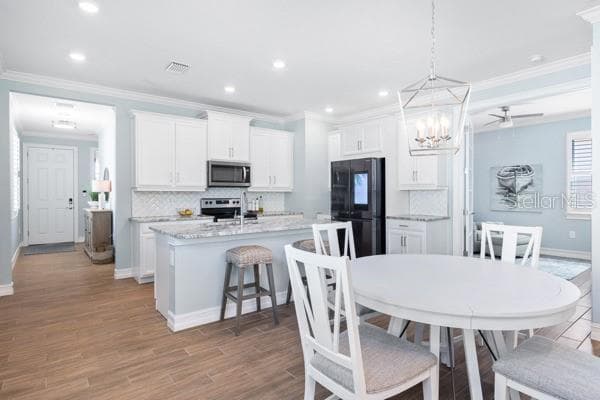 200 SOLIERA STREET — photo 9 of 25