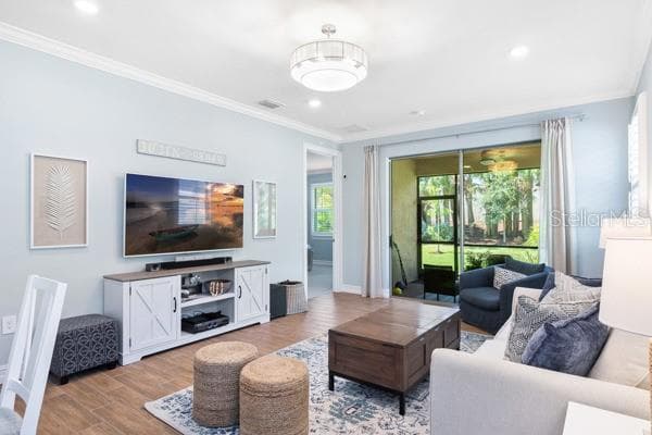 200 SOLIERA STREET — photo 13 of 25