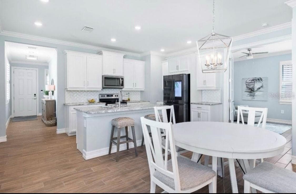 200 SOLIERA STREET — photo 8 of 25