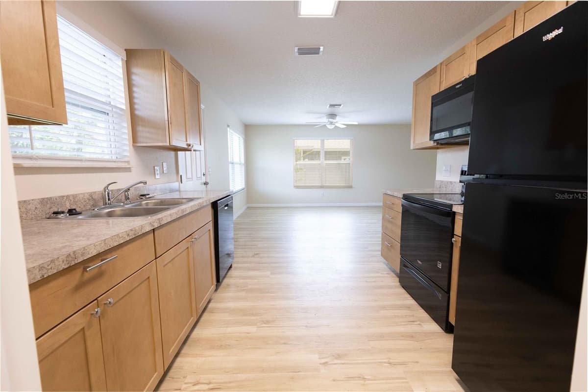 2270 SUANEE AVENUE — photo 11 of 35