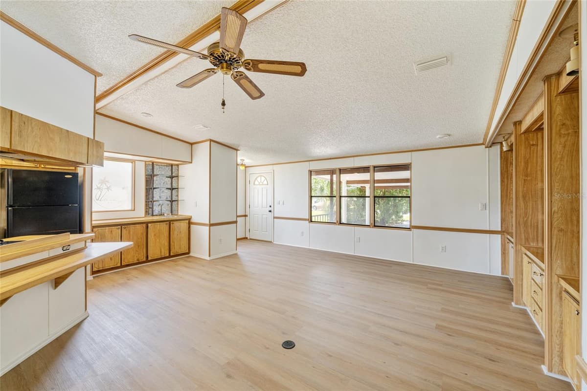 1004 ANN AVENUE — photo 13 of 47