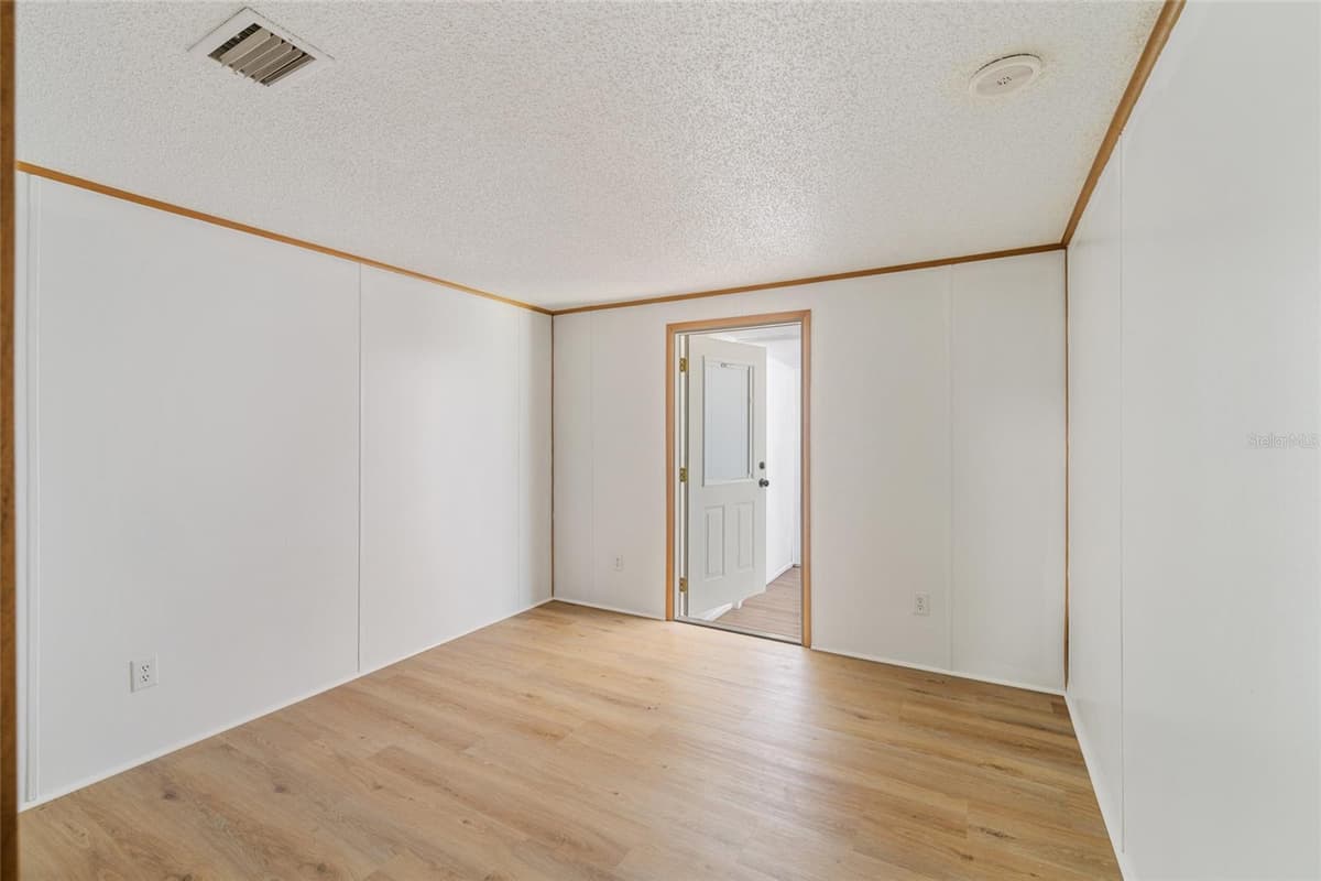 1004 ANN AVENUE — photo 30 of 47