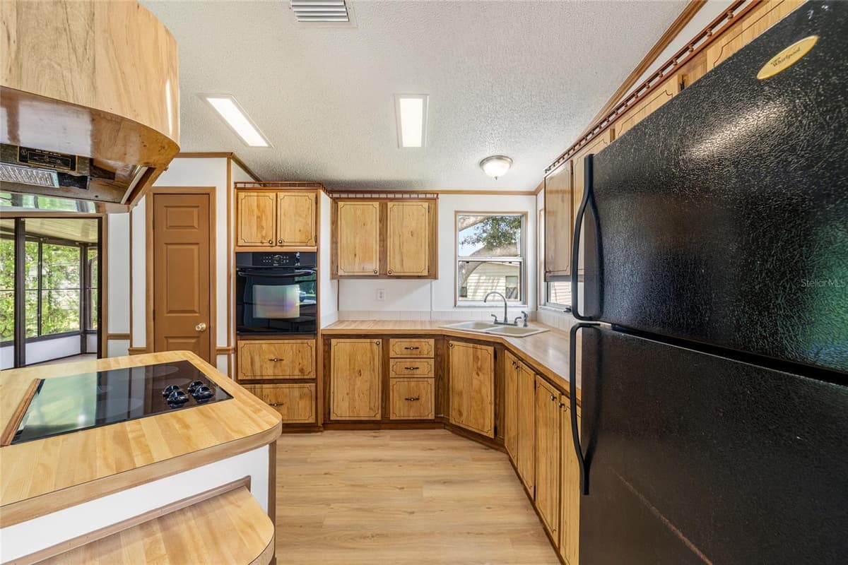 1004 ANN AVENUE — photo 18 of 47