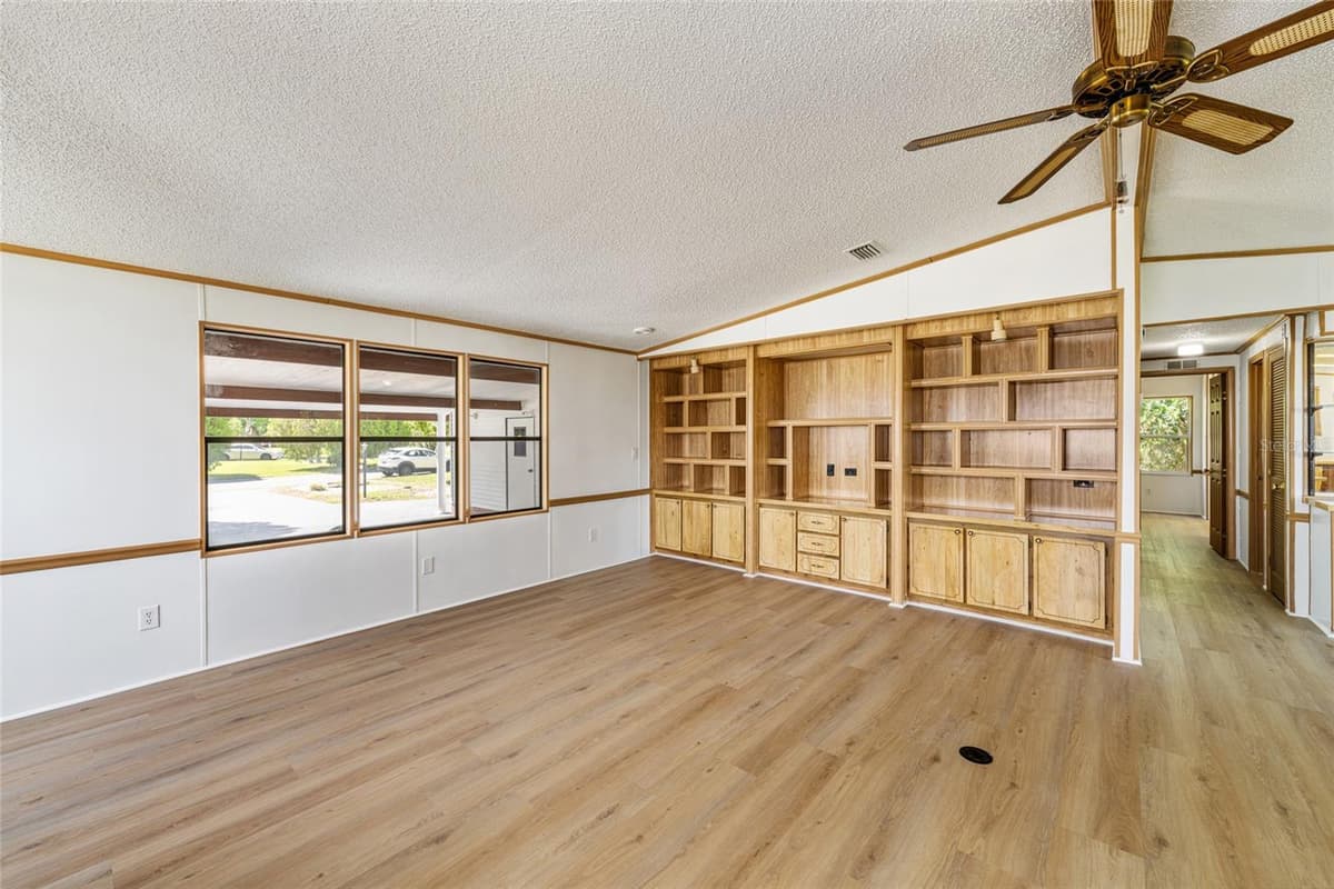 1004 ANN AVENUE — photo 11 of 47