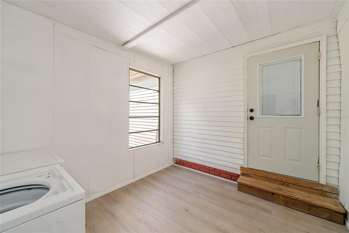 1004 ANN AVENUE — photo 33 of 47