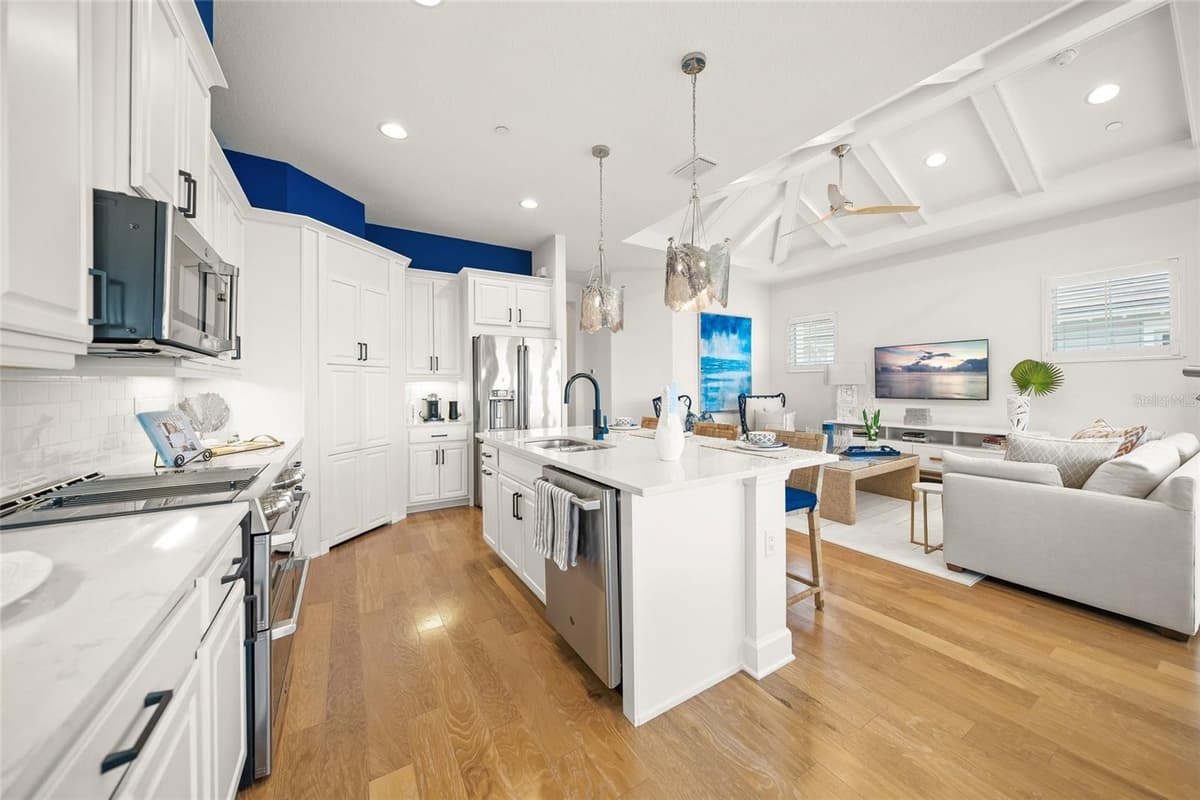 264 SAINT LUCIA DRIVE — photo 10 of 44