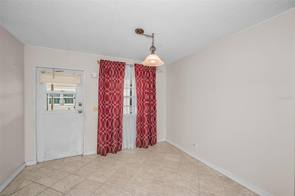 10539 TAHITIAN LANE — photo 10 of 77