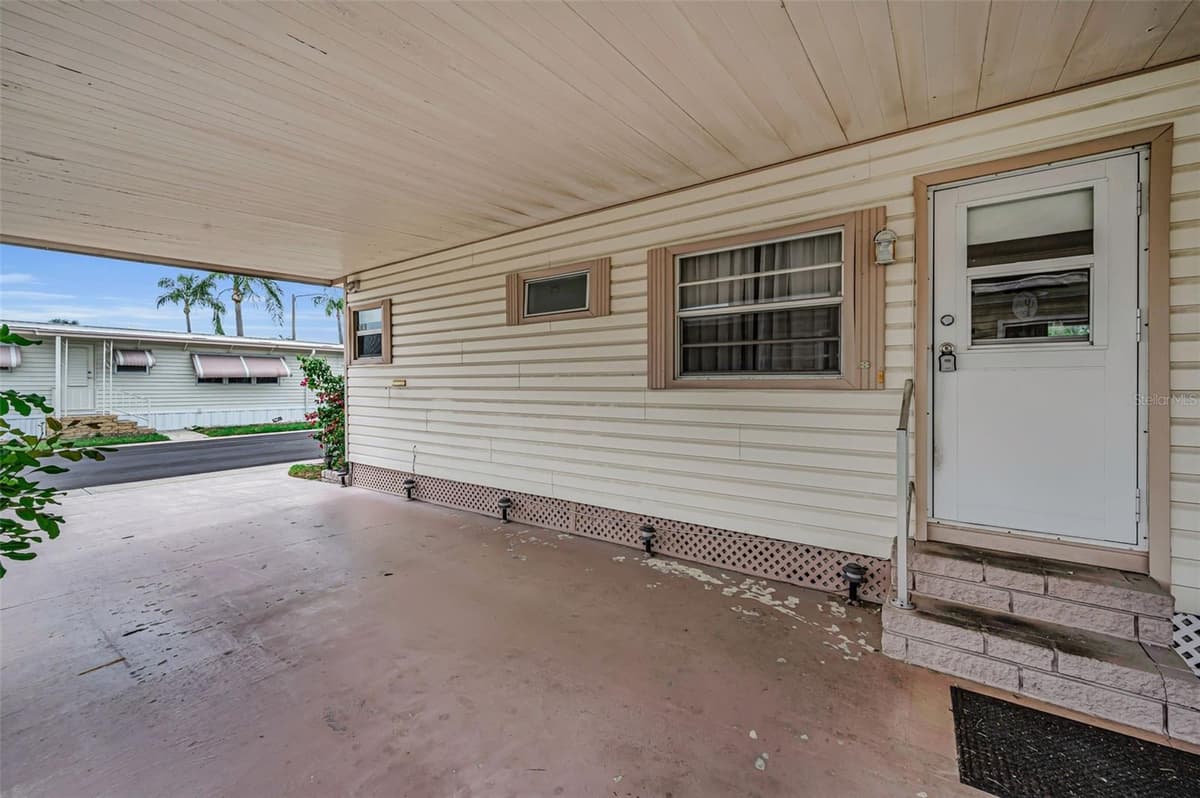 10539 TAHITIAN LANE — photo 7 of 77
