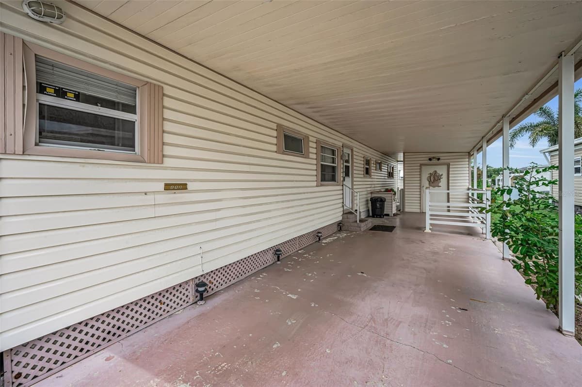 10539 TAHITIAN LANE — photo 4 of 77