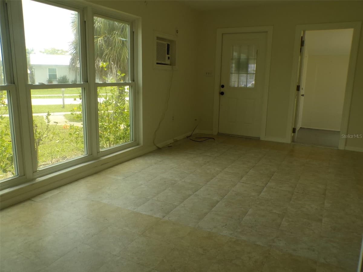4011 GROBE STREET — photo 11 of 19