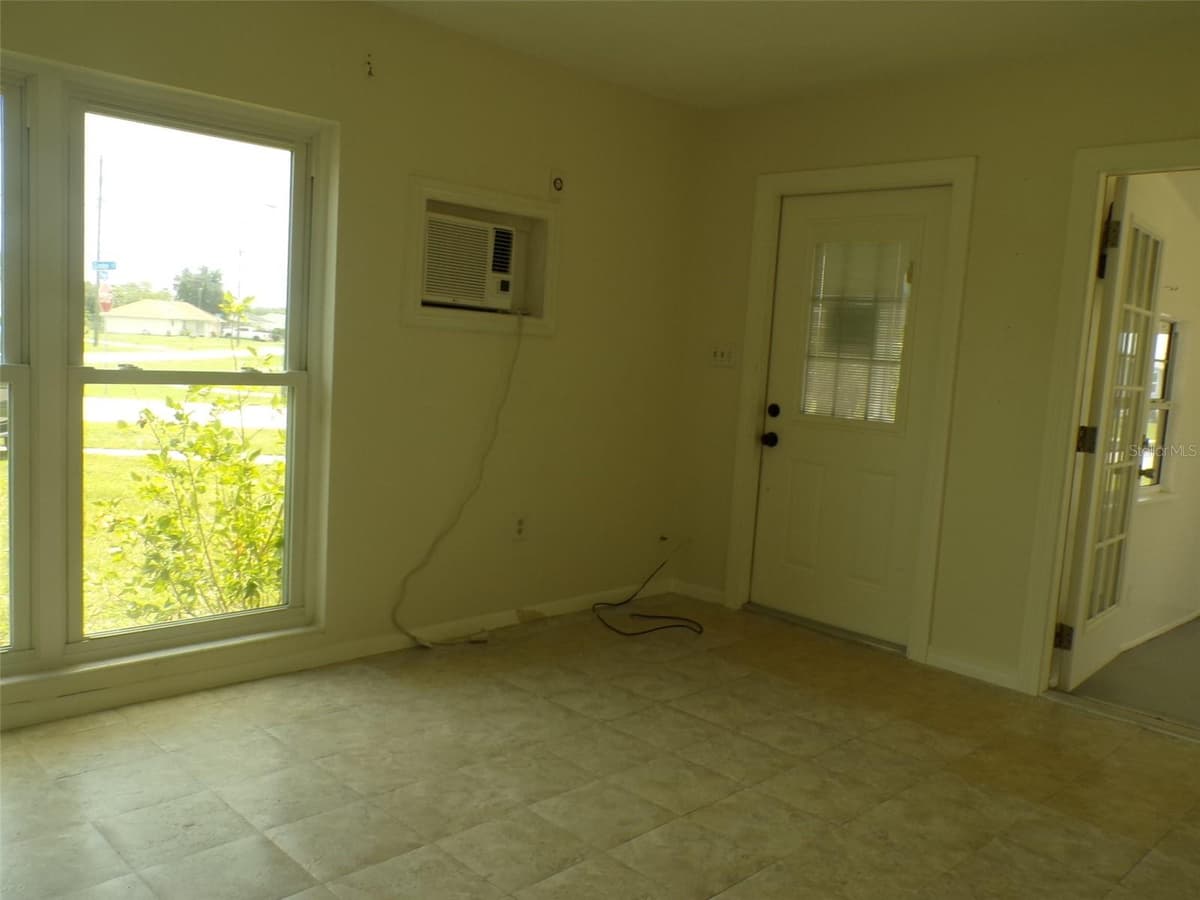 4011 GROBE STREET — photo 8 of 19