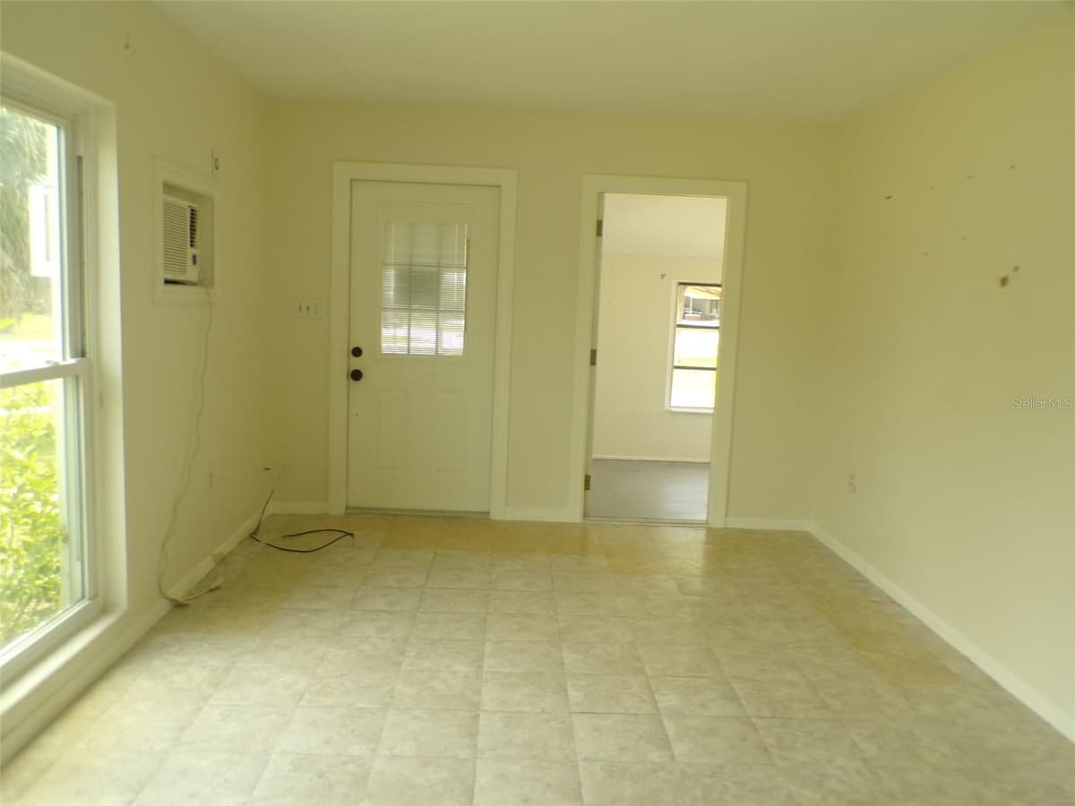 4011 GROBE STREET — photo 6 of 19