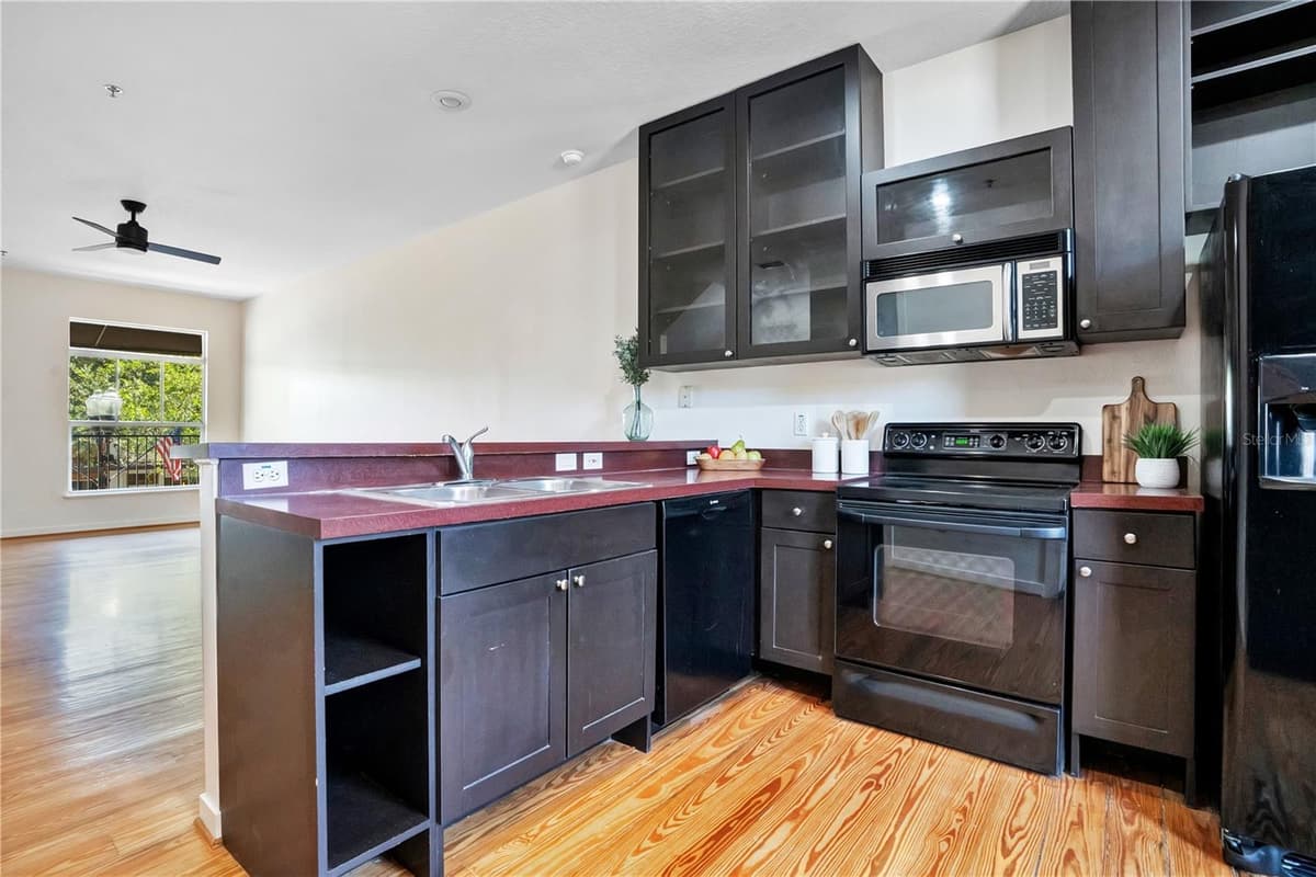 828 WASHINGTON STREET — photo 15 of 57