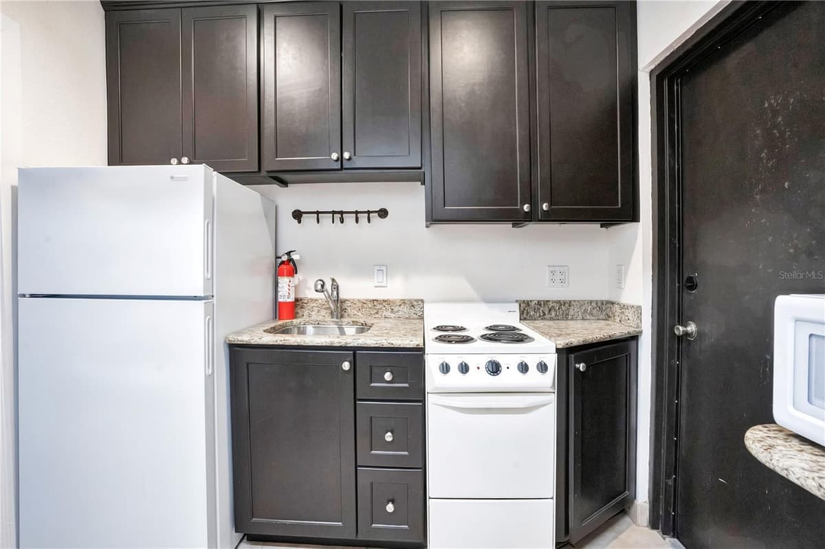 828 WASHINGTON STREET — photo 41 of 57